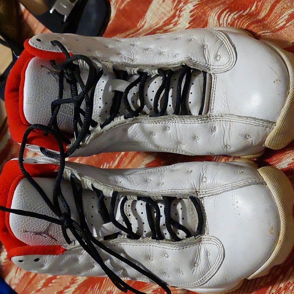 Men 8.5 white and red Jordan's